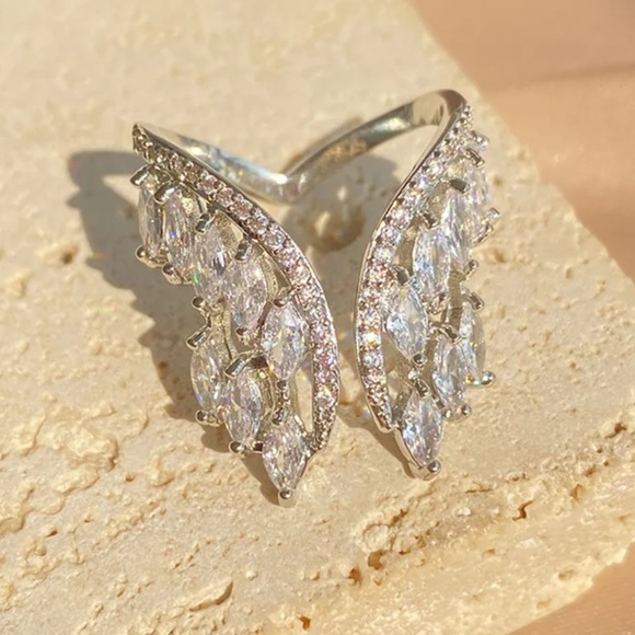 NEW Angel Wings Adjustable Ring - Picture 4 of 4
